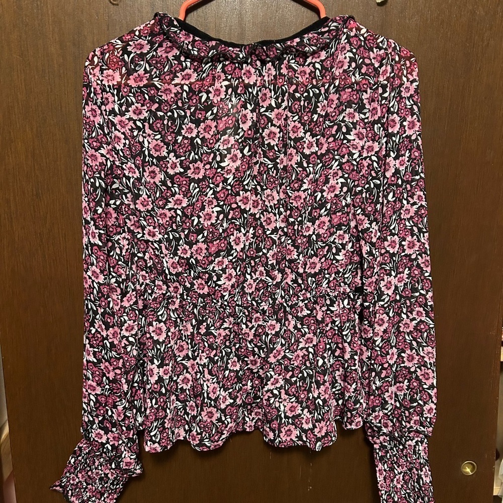 Francesca’s Floral Sheer Blouse Long Sleeve Medium NWT - Picture 2 of 3